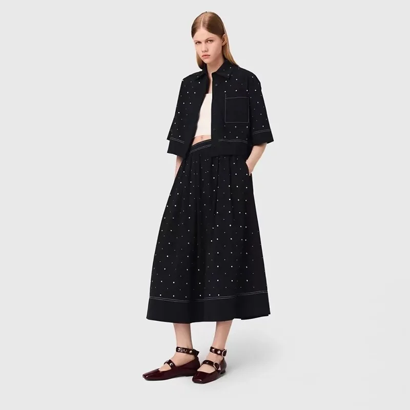 ชุดเซ็ตสีพื้นเรียบหรู แต่งเพชร คอปกหลวมทรงเอไลน์ ยาวคลุมเท้า สำหรับฤดูใบไม้ร่วงต้นๆ และฤดูร้อนปี 2025