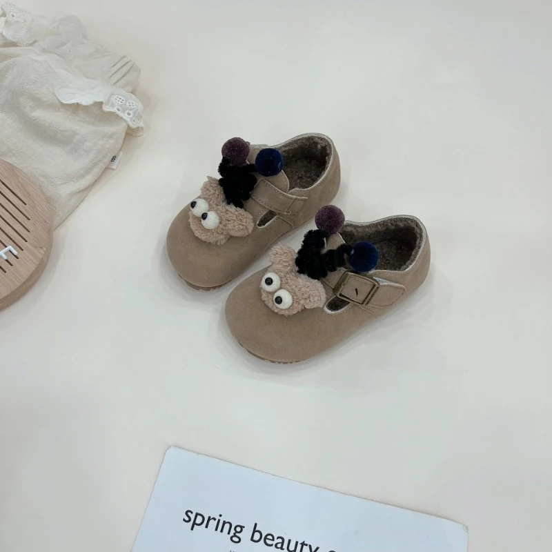 Zapatos de invierno bonitos de dibujos animados para niños, zapatos cálidos de felpa para niñas, zapatos de algodón a la moda, zapatos planos informales versátiles antideslizantes para niños