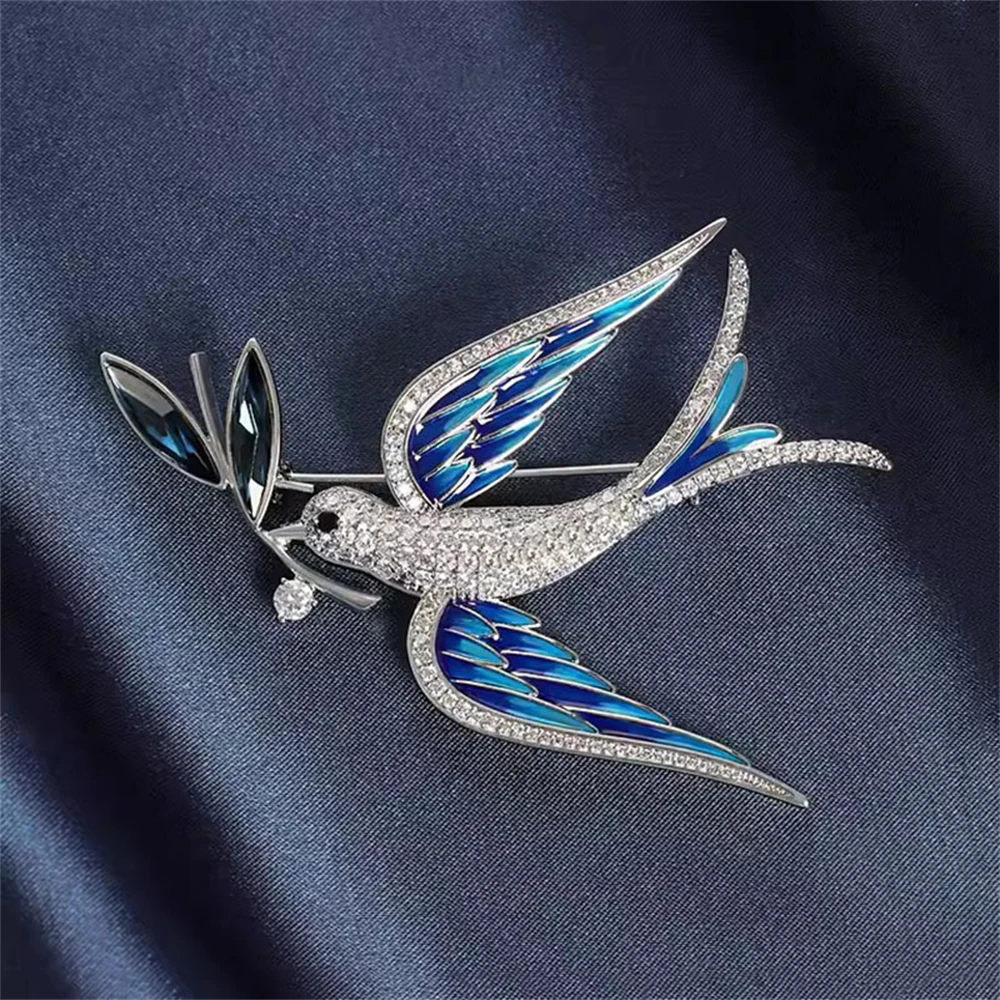 Luxury Blue Swallow Bird Brooches for Women Anti Glare Crystal Inlaid Rhinestone Fashion Brooch Pins Jewelry Gifts