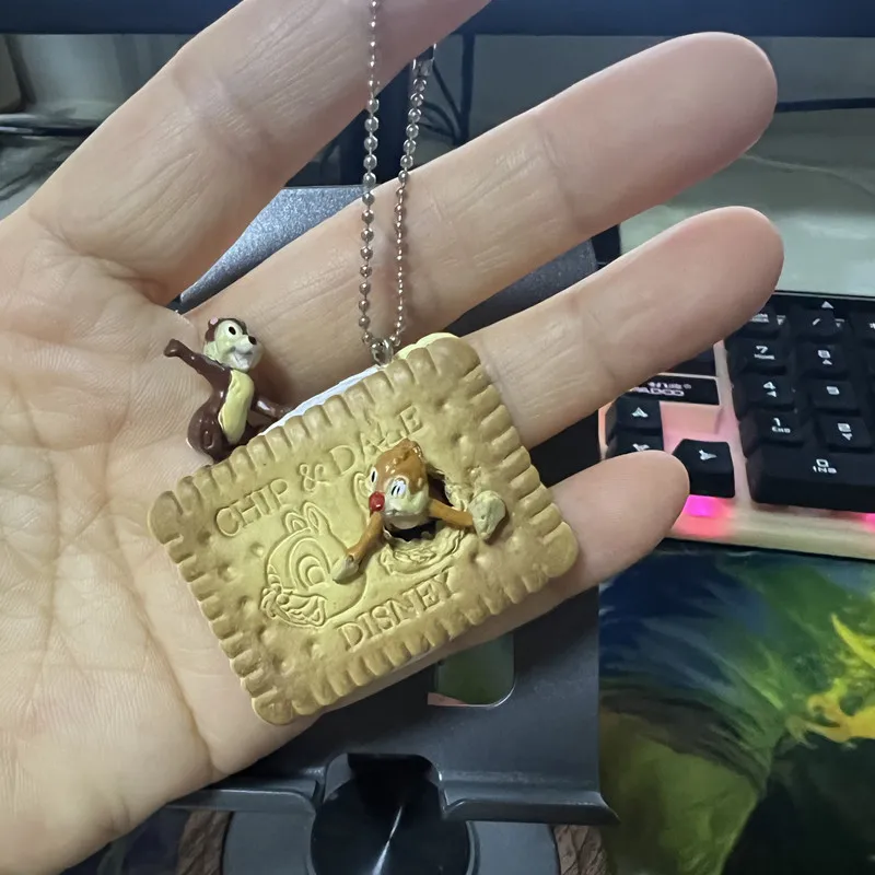 

1 piece 4.5cm Japanese Disney Steel Teeth Big Nose Chip and Dale Chipmunk Brothers Food Toy Double sided Biscuit Pendant