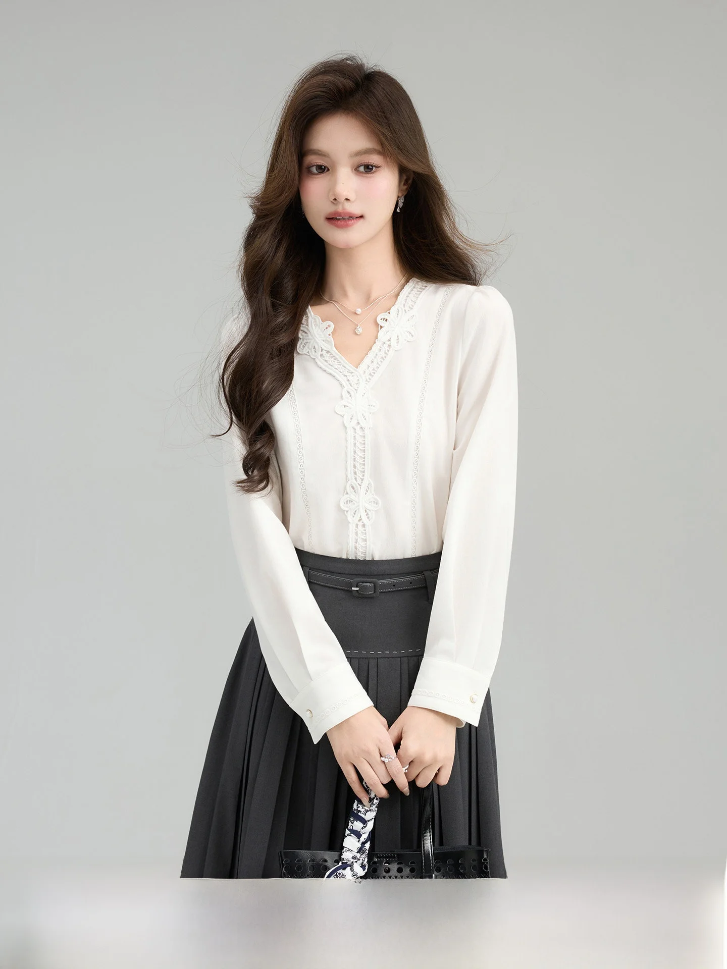 

Long Sleeve Women's Shirt Lace V-neck White Spring 2026 New Arrival Breathable Comfortable Straight Cut Fashionable Casual