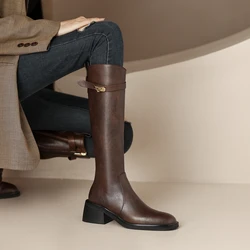 Nuovo stile britannico autunno inverno Vintage punta quadrata decorazione in metallo stivali alti donna scarpe con tacco quadrato in vera pelle da donna