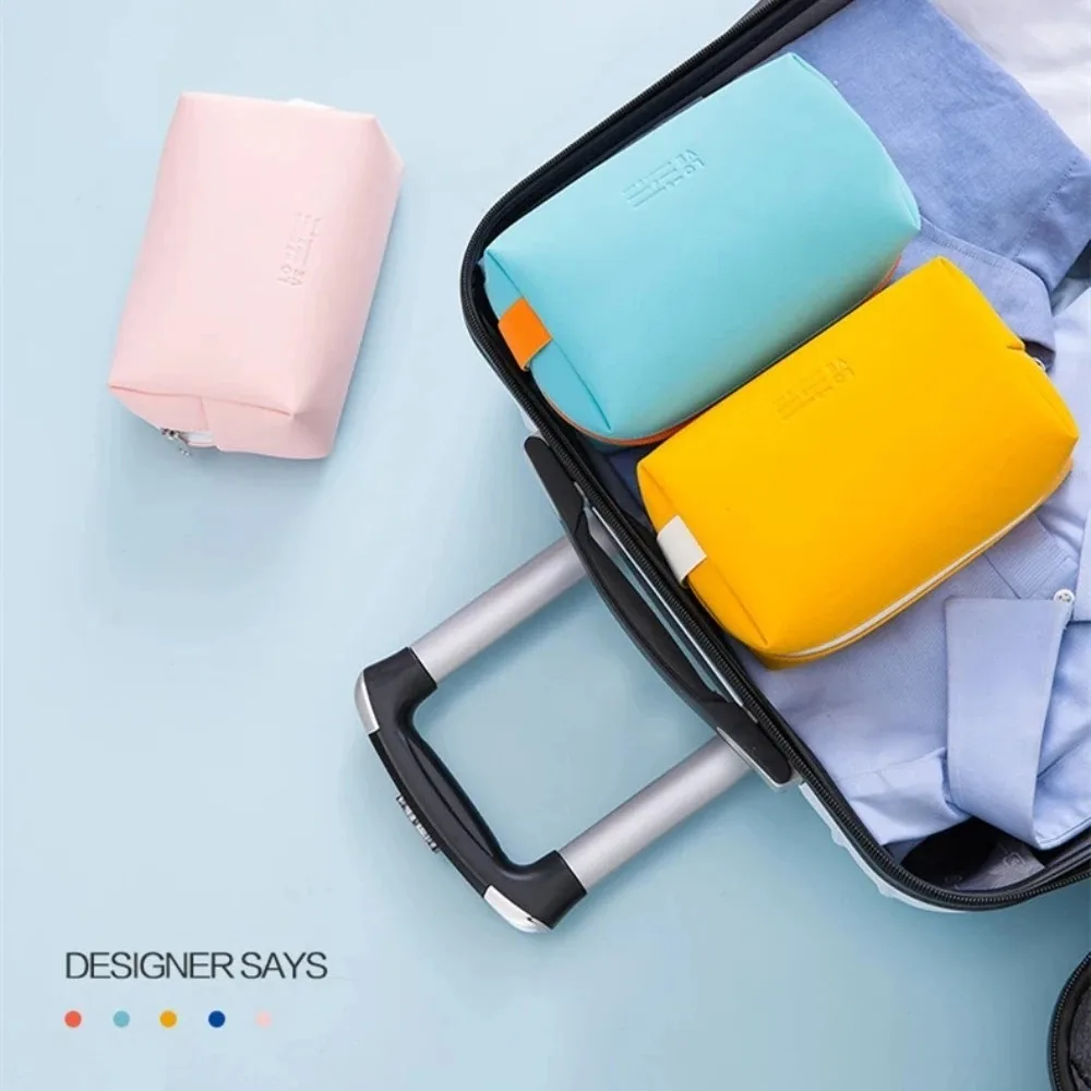 Bolsa de Maquiagem Portátil em Couro PU Estilo Ins, Estojo Cosmético Impermeável, Leve e Multifuncional, Organizador de Produtos de Higiene