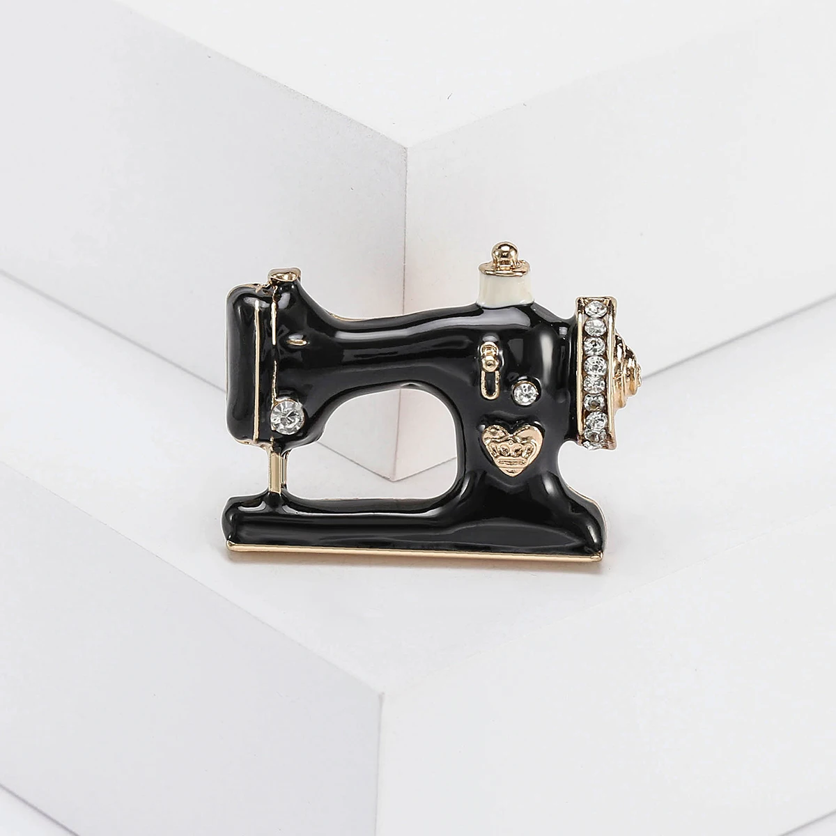 Enamel Sewing Machine Brooch for Women Unisex Rhinestone Sewing Knitting Tool Pins Office Party Friend Gifts Jewelry Accessories