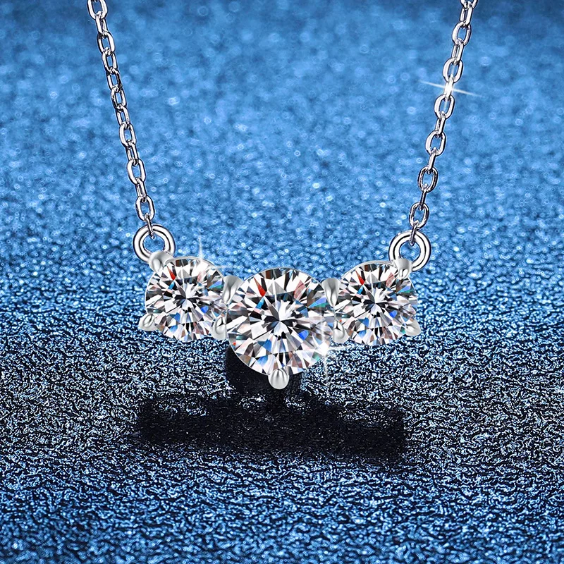 European and American D-color Moissanite Necklace Platinum PT95018k Gold Pendant Collarbone Chain Three Princess Smile Necklace