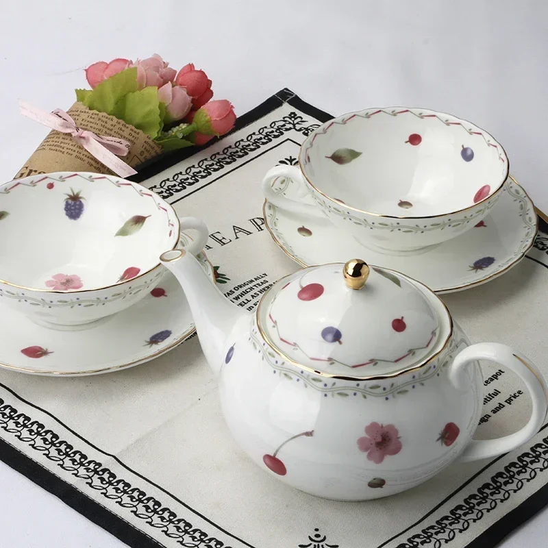 Ins Hot Luxury Bone China Coffee Cup with Plate British Tea Set with Flower Pattern European Korean Chinese Style 150ml