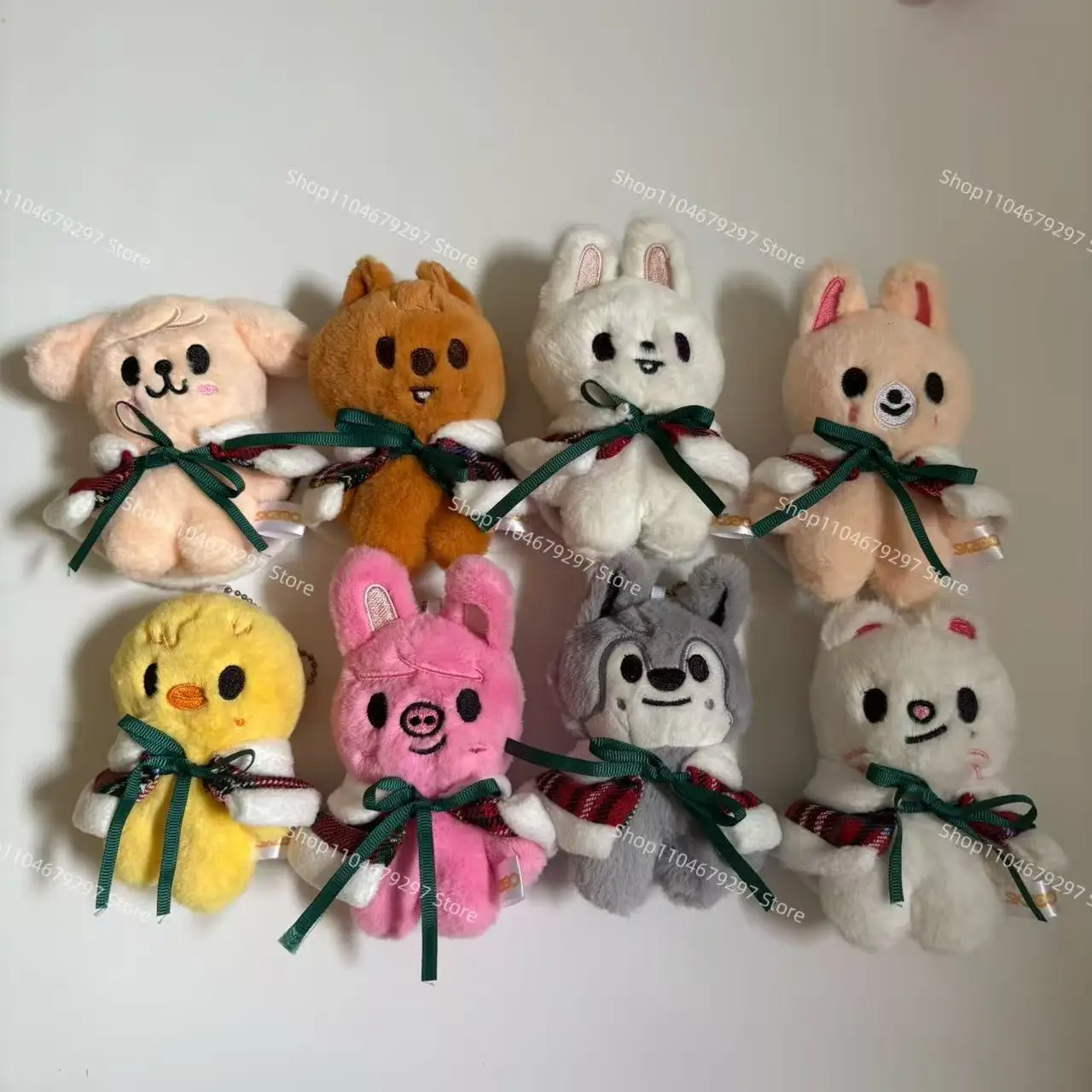 

SKZOO Stray Kids Keychain New Christmas Atmosphere Cloak New Children's Toy Companion Plush Doll Fans Gift Festival Decoration