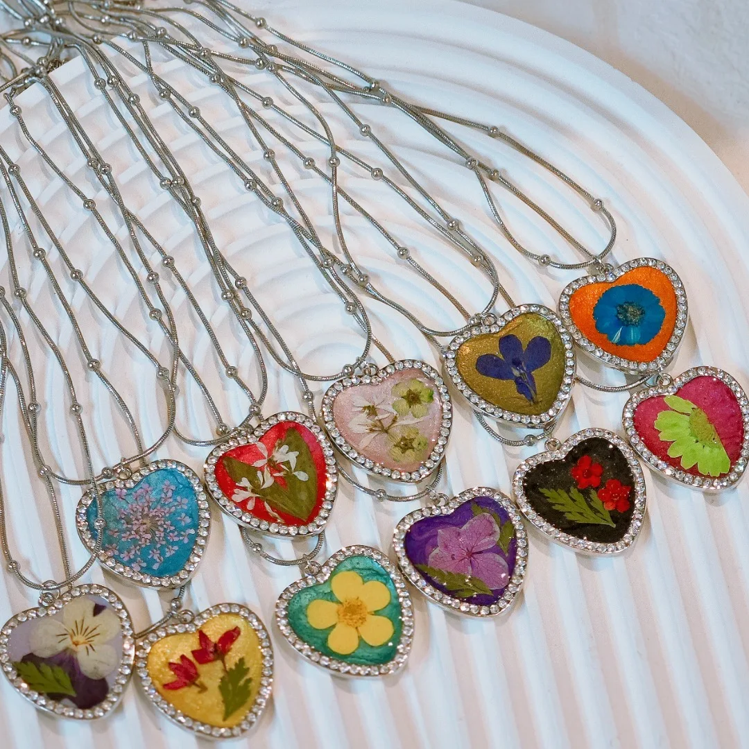 

3201 Wholesale Inlaid Diamond Dried Flower Jewelry Necklace Exquisite Stainless Steel Versatile Heart Necklace Christmas Gift