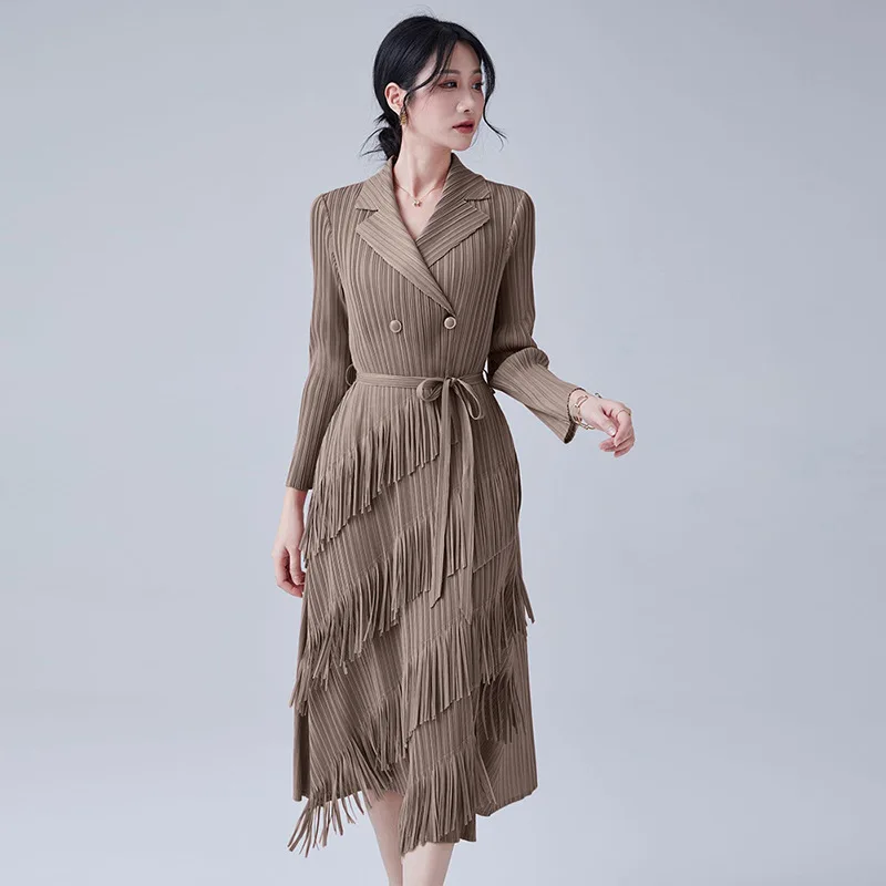 

2025 New Top Quality ISSEYS MIYAKES Fall Fashion Irregular Suit Neck Tassel Dress Large Size Slim Waisted Dresses