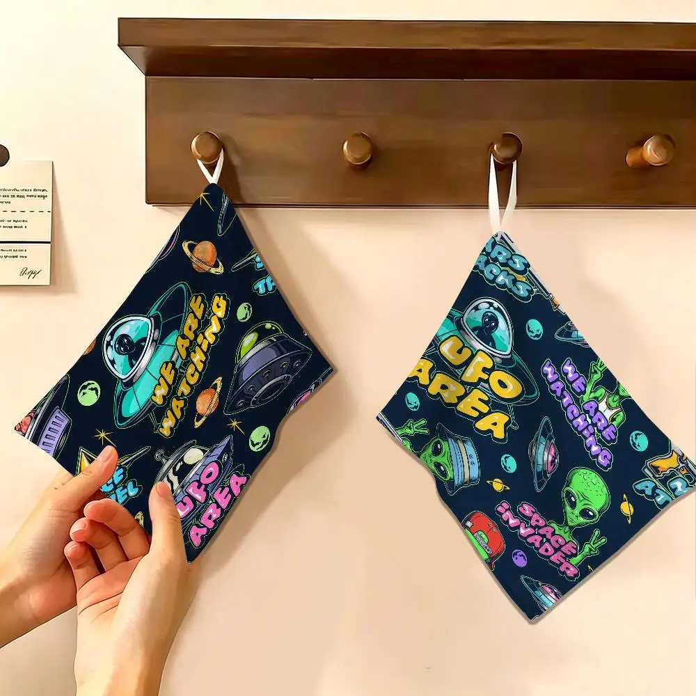 

Aliens Polyester Cotton Hanging Kitchen Towel, Soft Hand Wiping Towel, Reusable for Kitchen Bathroom Home