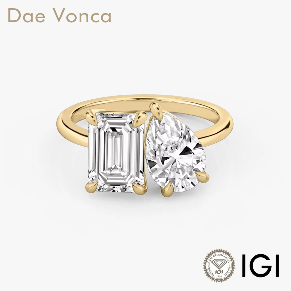 

Total 3.5ct Dae Vonca Emerald and Pear You and Me 9K/14K/18K Yellow Gold Engagement Ring for Women