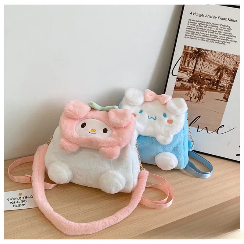 Sanrio Kulomie Simpatico dolce studente Borsa da portata obliqua con una spalla Zaino da gioco leggero con patta in peluche per cani con orecchie grandi