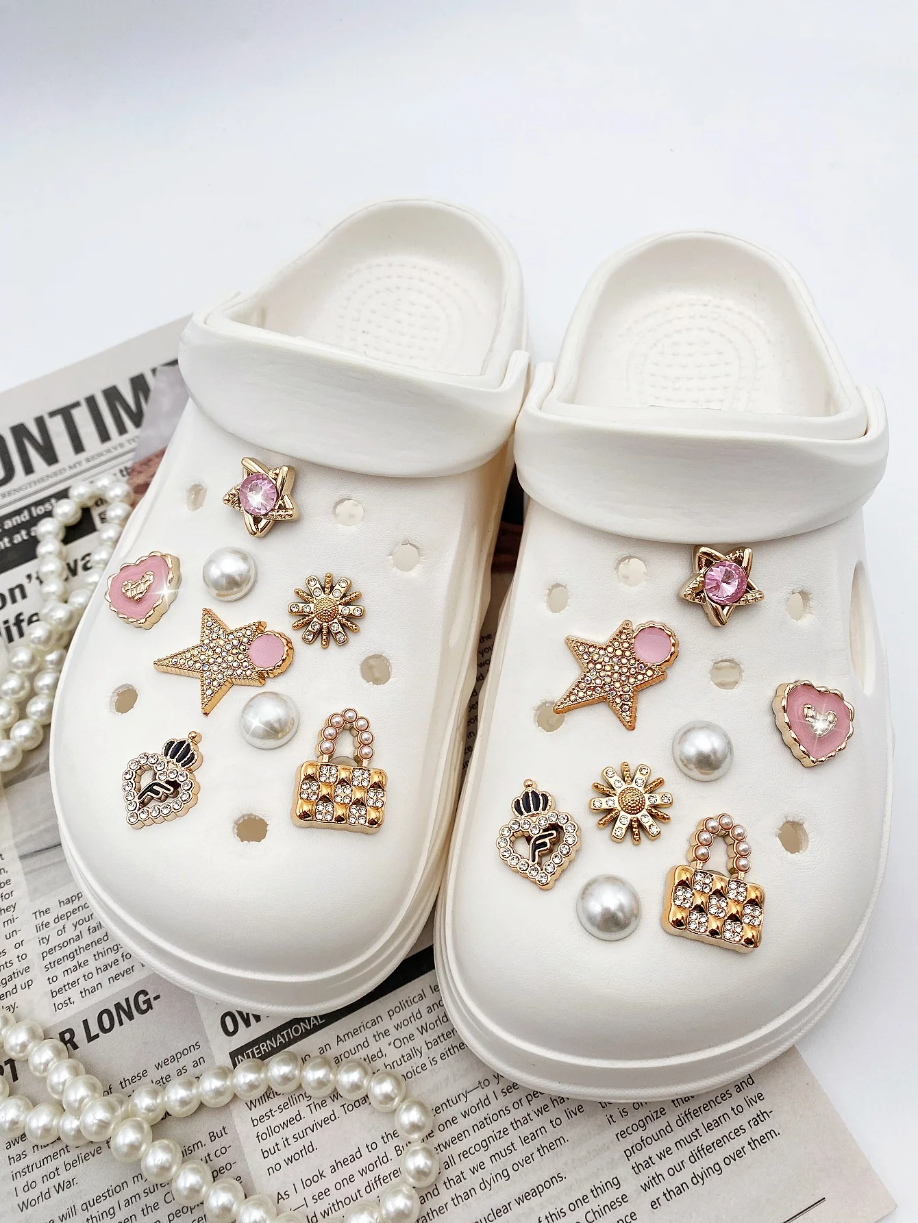 16 pieces of colorful diamond stars, pink hearts, golden dot diamond bags, heart-shaped crowns, ABS diamond five-pointed stars,