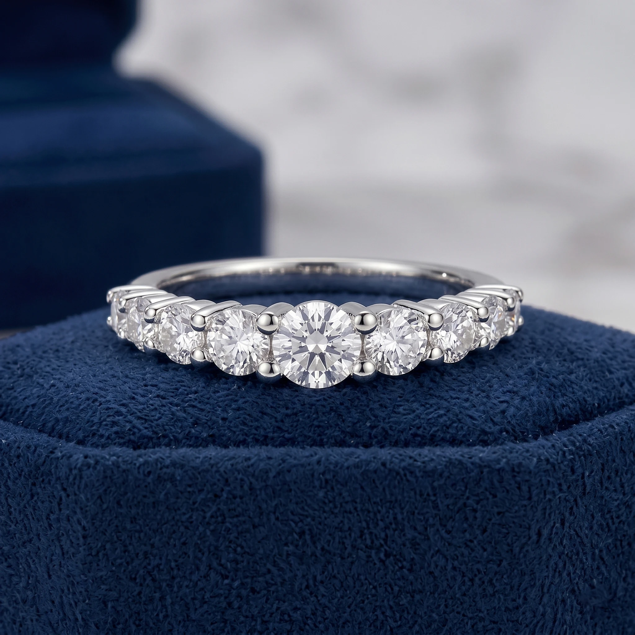 

Кольцо с муассанитом, серебро S925, цвет D, чистота VVS1, V-образная форма, девять камней, легкая роскошь, для многослойного ношения, женское, проходит проверку на алмазном тестере