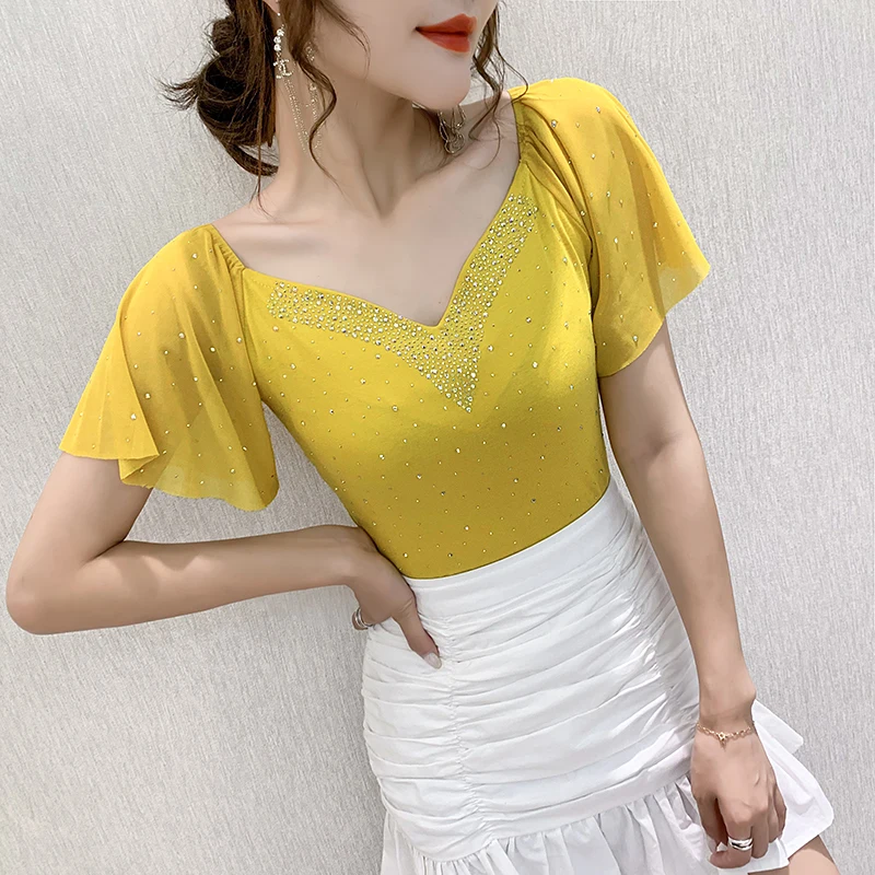 Slim Fit V-Ne ort Sve T-irt Women's Faionable Me Patchwork Diamond Studded Summer Top Korean Sle Commute Wear