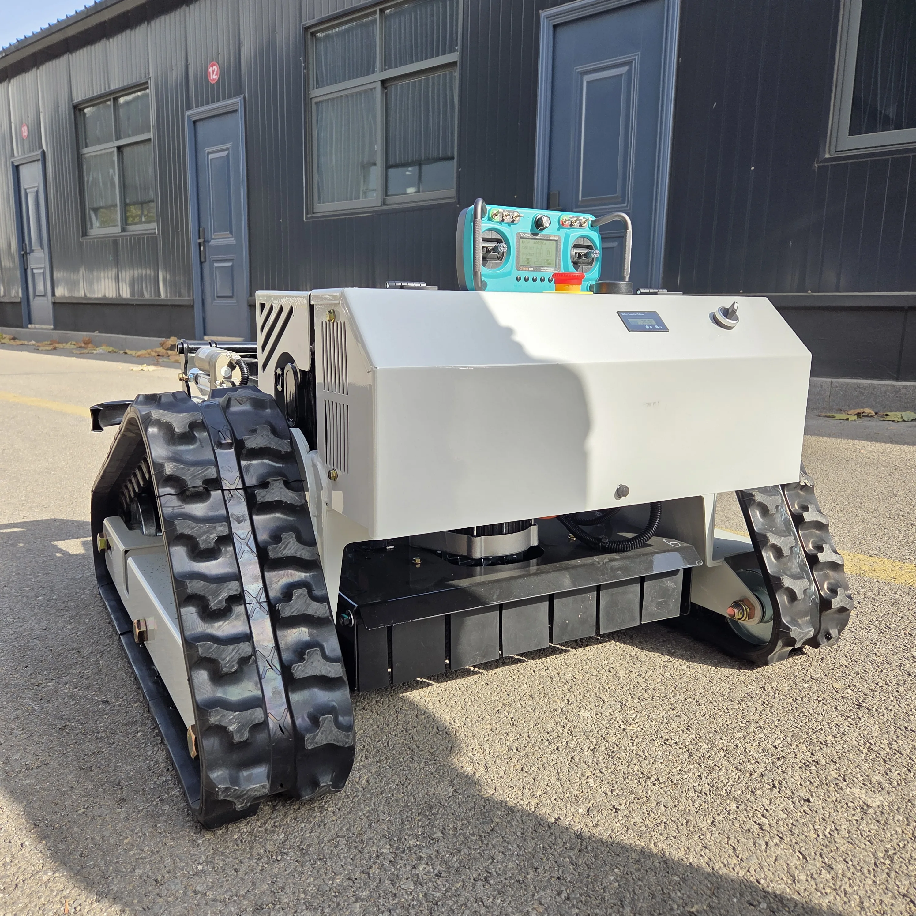 

Factory Direct Remote Tracked Zero-Turn Mower with 550mm Cutting Width Snow Shovel Included Low Cost Smart Remote Control System