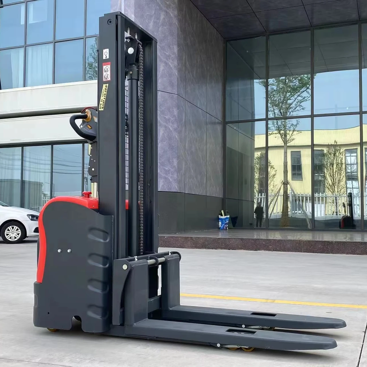 2ton Electric Forklift Pallet Truck Stacker With Offroad & Rough Terrain Capability 1 Year Warranty