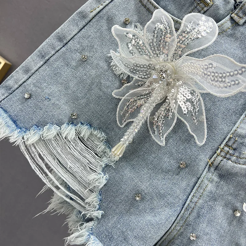 Women's Diamond Denim Shorts 2023 Summer New High Waist Slim Fit Slimming European Goods Embroidered Ripped A- line Hot Pants