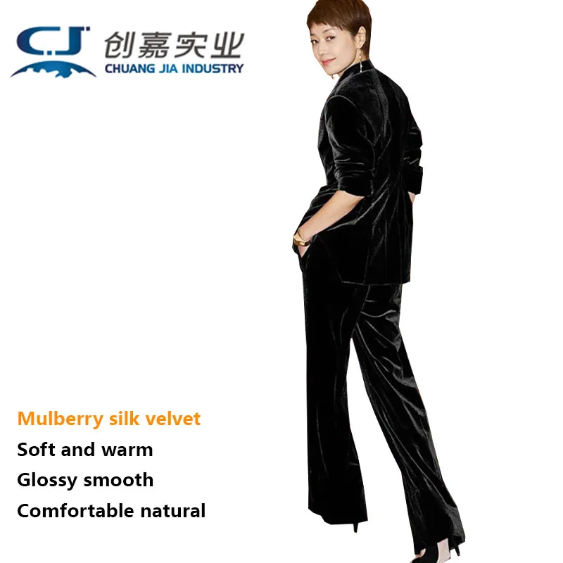 

Женский костюм из натурального шелка тутового шелка и бархата для деловой повседневной одежды, экспозиция благородного темперамента, блестящий яркий внешний вид.