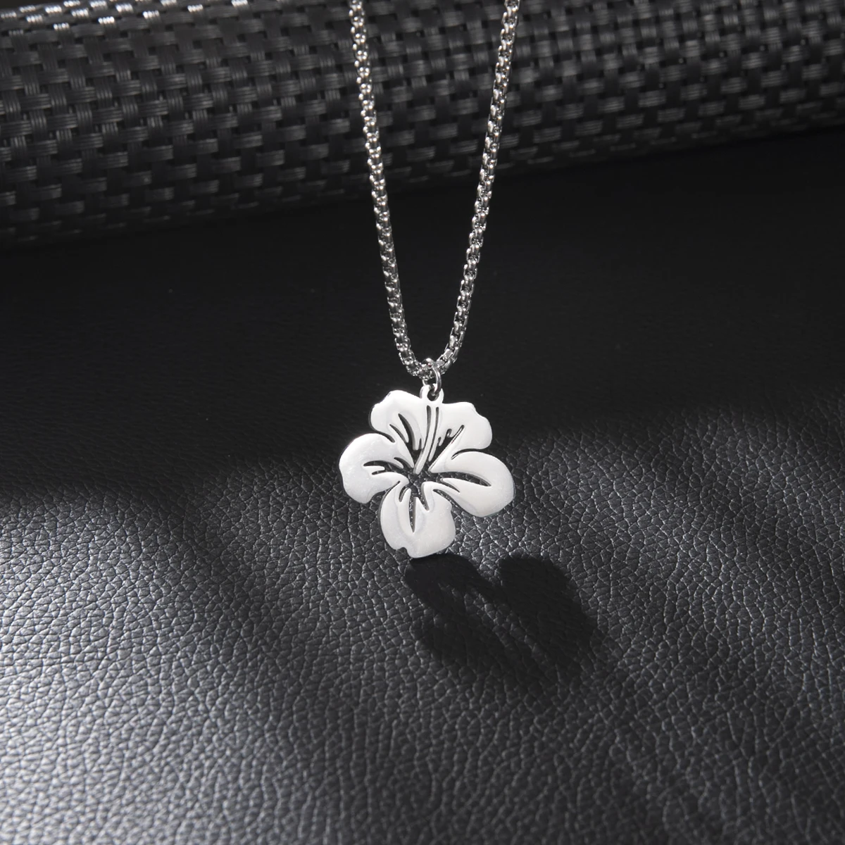 Lucky Charm Lily Flower Stainless Steel Jewelry Women 2024 Dandelion Plant Pendant Clavicle Chain Boho Necklace Collier Femme