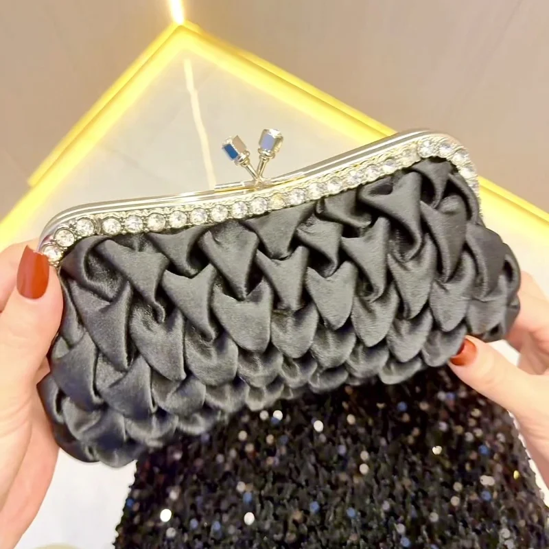 Chic Design Rhinestoneผ้าไหมซาตินพื้นผิวกระเป๋าถือคลัทช์กระเป๋าแฟชั่นจีบCloudรูปผู้หญิงไหล่Crossbodyกระเป๋า