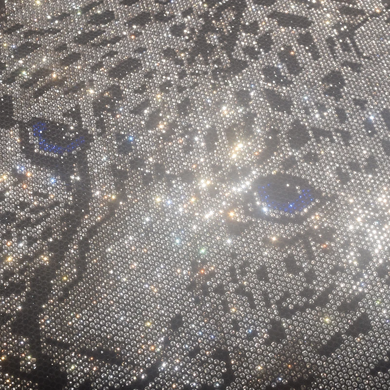 High Quality Drilled Leopard Head Pattern Iron-On T Shirt Denim Golden Velvet Garment Accessories