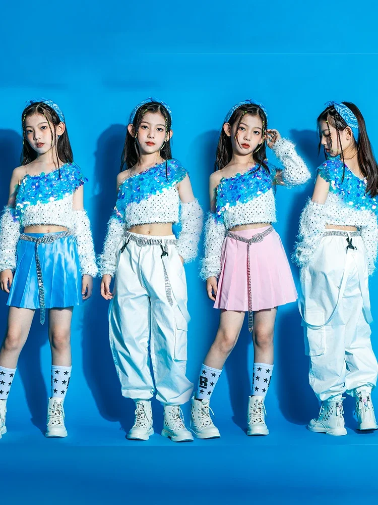 Girls' Group Singin…