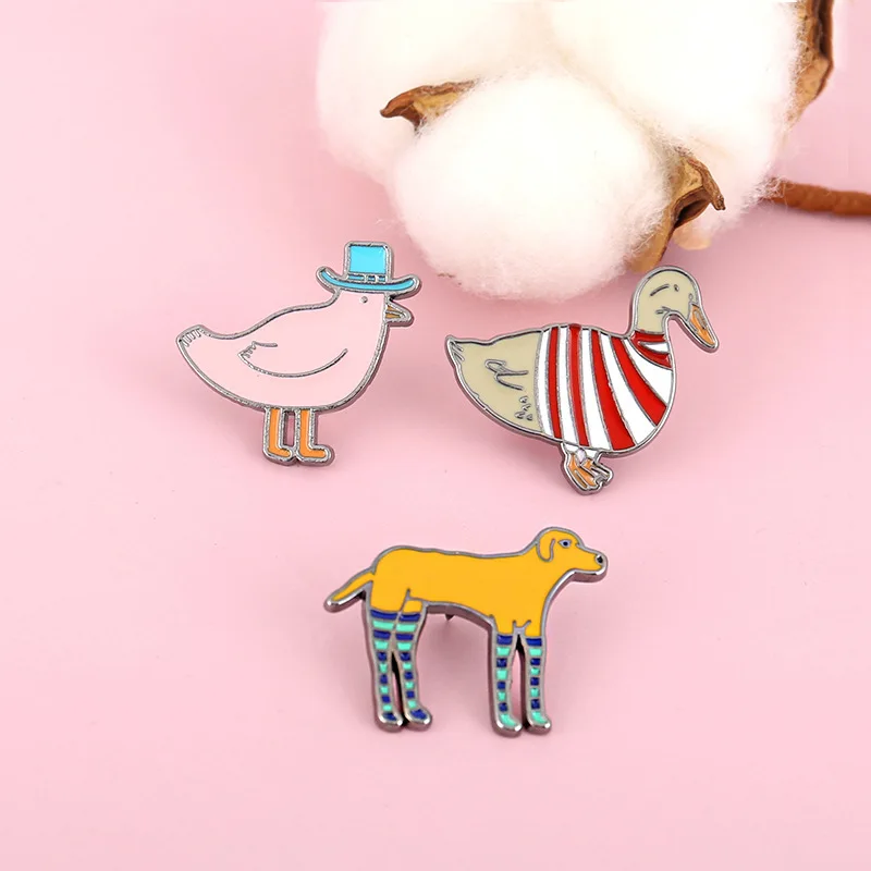 Chicken, duck, brooch, female metal badge, poultry and animal tourism commemorative clothing, alloy badge accessories