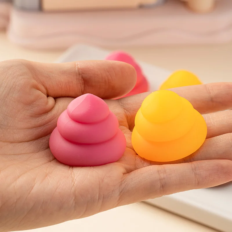 かわいいおもちゃ、プッシュプッシュで握れるうんち型ストレス解消感覚玩具、面白いうんち型、子供と大人向けのジョークいたずらおもちゃ、ランダムカラー