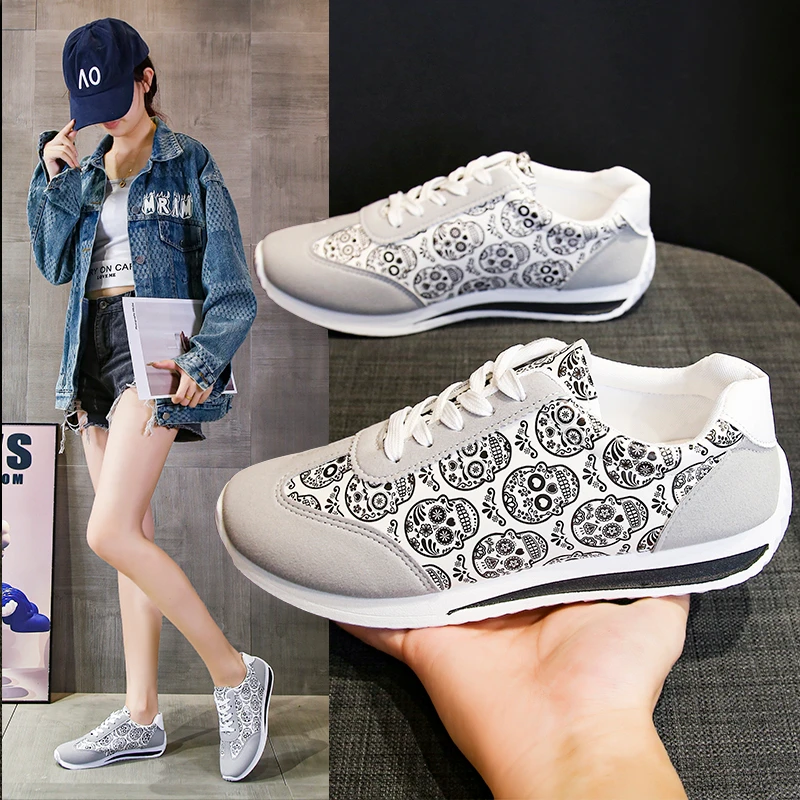 Women's casual lace-up painting skull vulcanized shoes 2025 new outdoor commuting fashion large size sports shoes