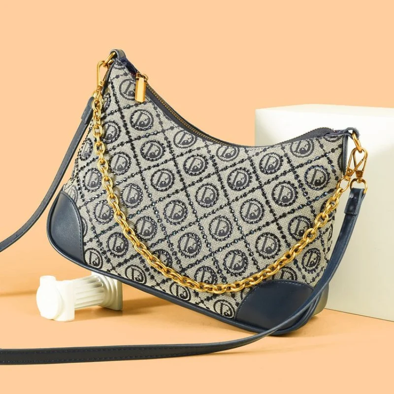 حقائب يد نسائية راقية مصنوعة من الجلد الناعم بتصميم عصري للركاب ونمط خالد مشهور #2