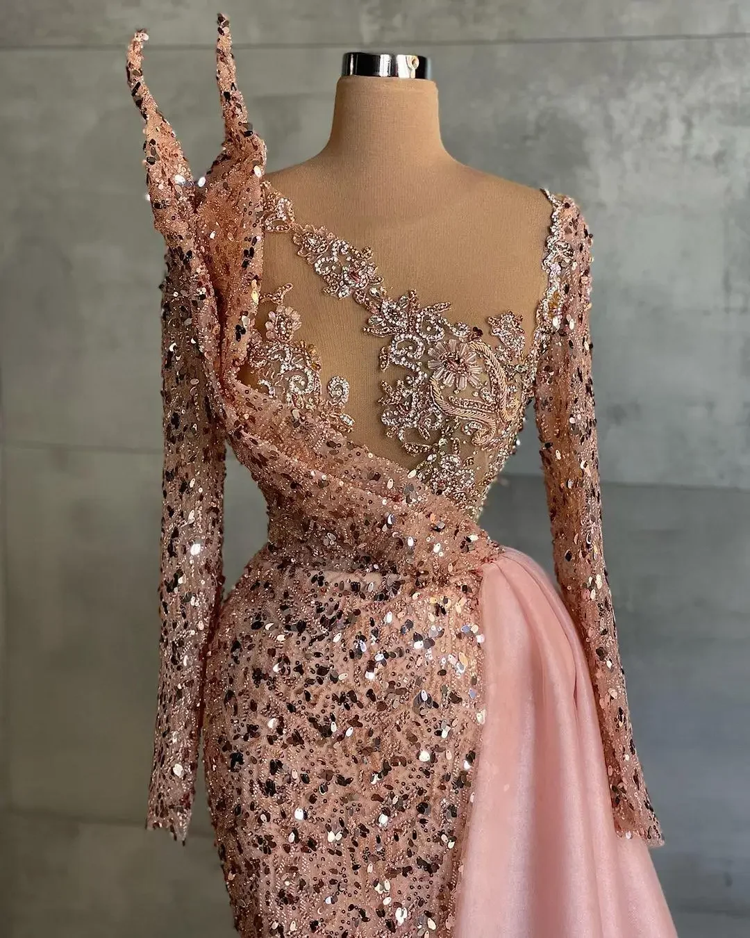 Exquisite Pink Women Prom Dresses Floor Length Full Sleeves Sequined Sweetheart Appliques Designer Evening Banquet Gowns