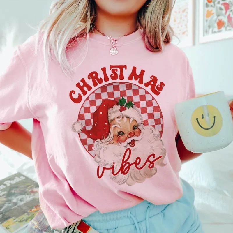 Red Santa Christmas Vibes Woman T Shirt Cute Funny Merry Christmas Pink High Quality Cotton Printed T-shirt Tee Shirt Camisetas