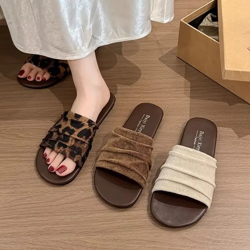 韓国風折りたたみつま先スリッパ女性のアウトドアウェア夏の新しいカジュアルフラットボトムビーチ休暇サンダルスリッポンシューズ