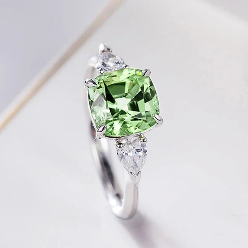 2026 new square inlaid green zircon ring, light luxury, high-end, white temperament style, engagement gift jewelry wholesale