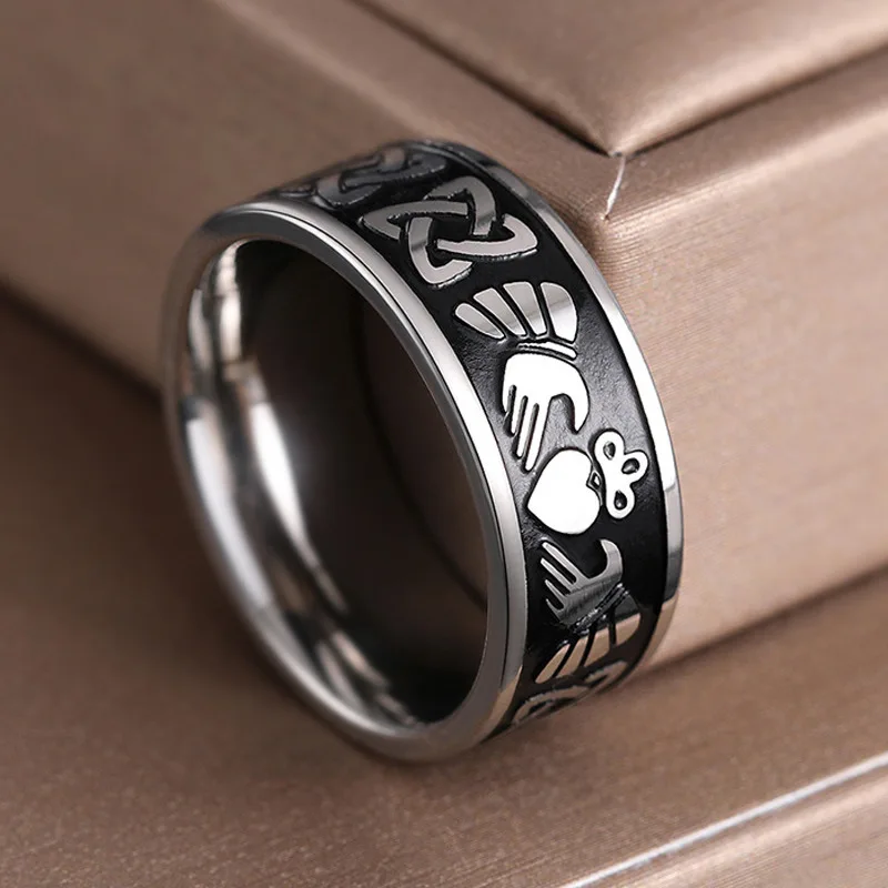 Claddagh Hand Hold …