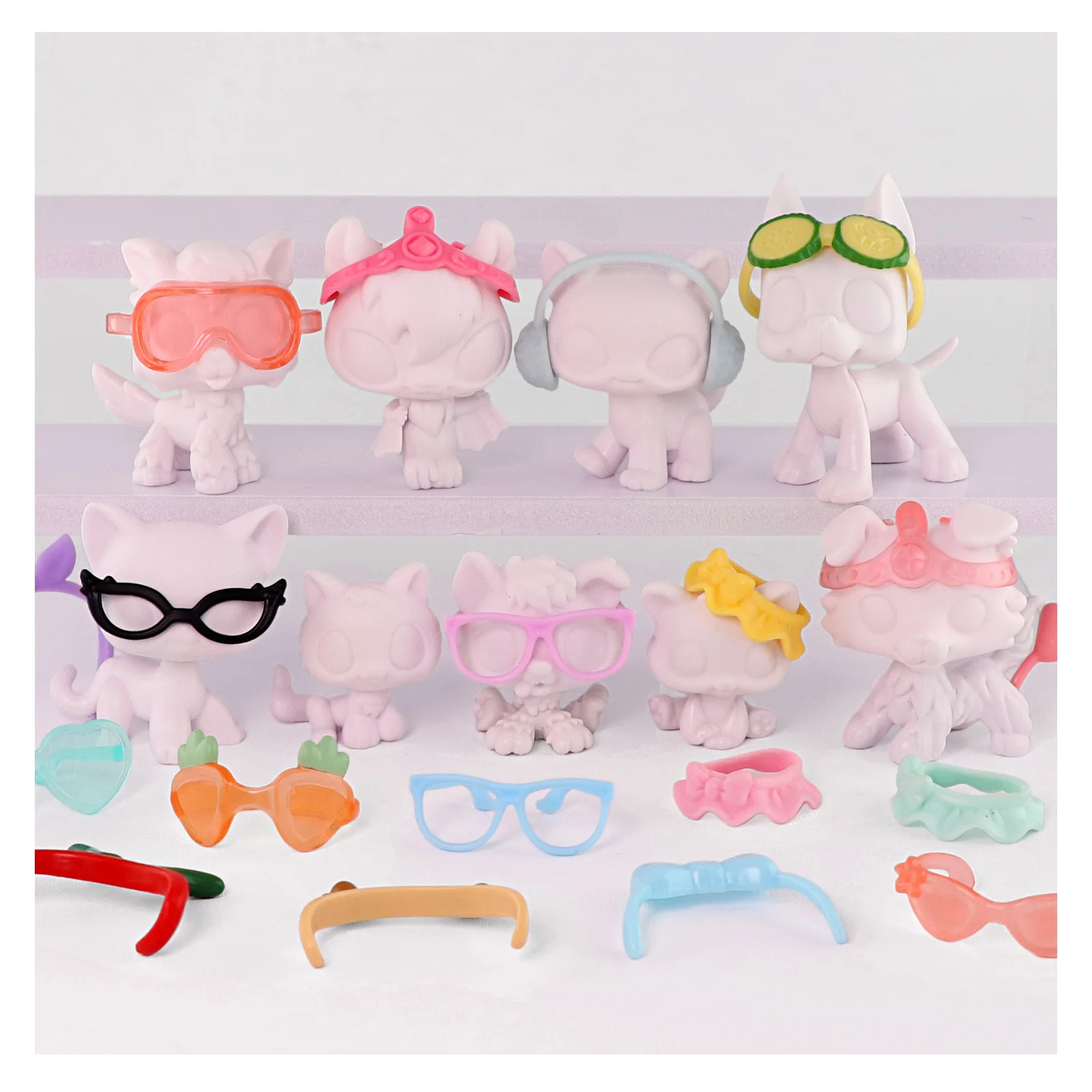 

Набор игрушек-бобблхедов Minilpshop: 9 фигурок с белой подставкой и 10 случайных аксессуаров (10 случайных очков и головных уборов, всего 10 штук) для раскрашивания