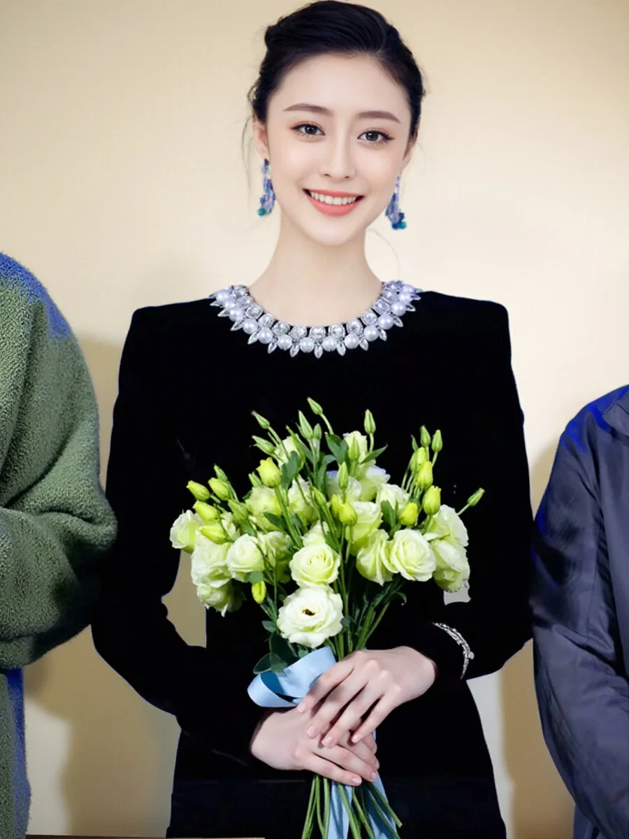 

Ele Long Velvet Dr with Pearl Embelliment And Long Sves for Autumn Winter Cany Year End Par And Wedding