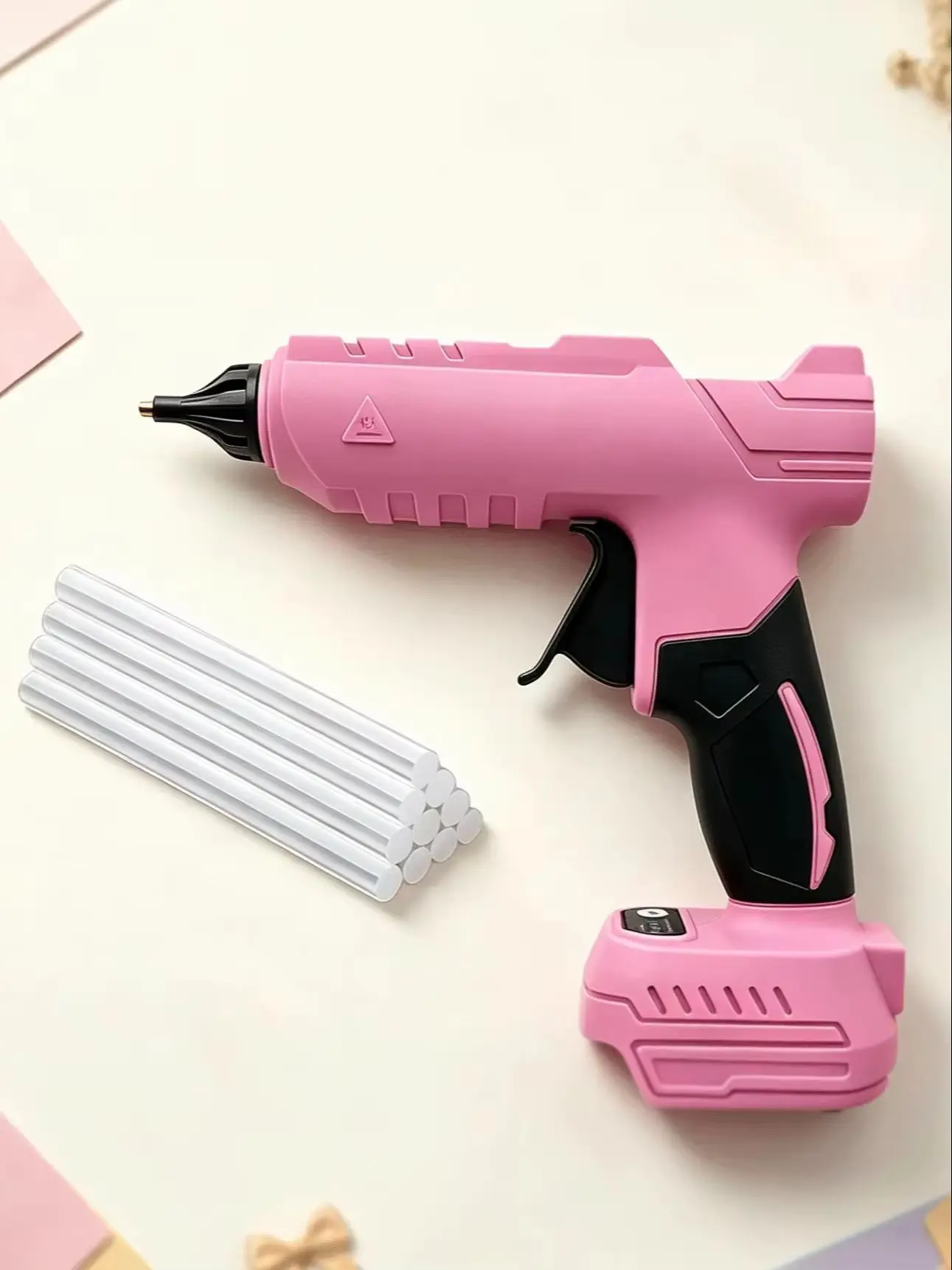 Różowy bezprzewodowy pistolet na gorący klej do majsterkowania – przenośny wielofunkcyjny pistolet do rękodzieła, naprawy mebli i pakowania, 10 pałeczek kleju, bateria nie jest dołączona — 2