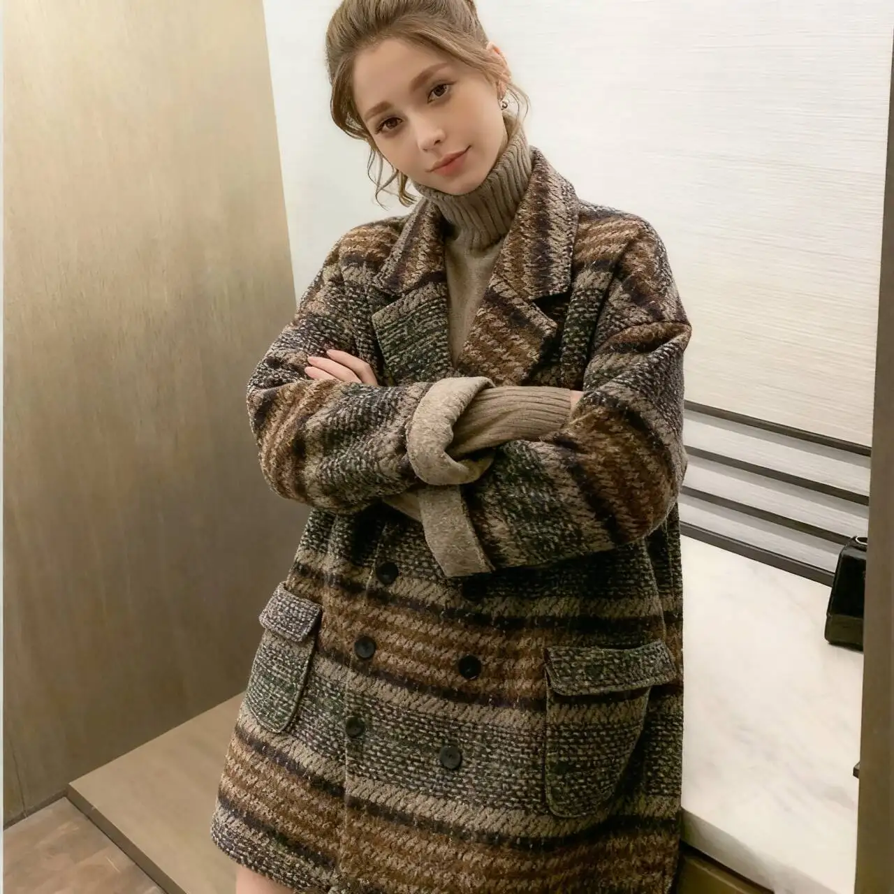 

Шерстяные пальто Женское шерстяное пальто Короткие женские осенние смешанные цвета с воротником с блокировкой Художественный современный стиль Городской кампус Молодежный OL