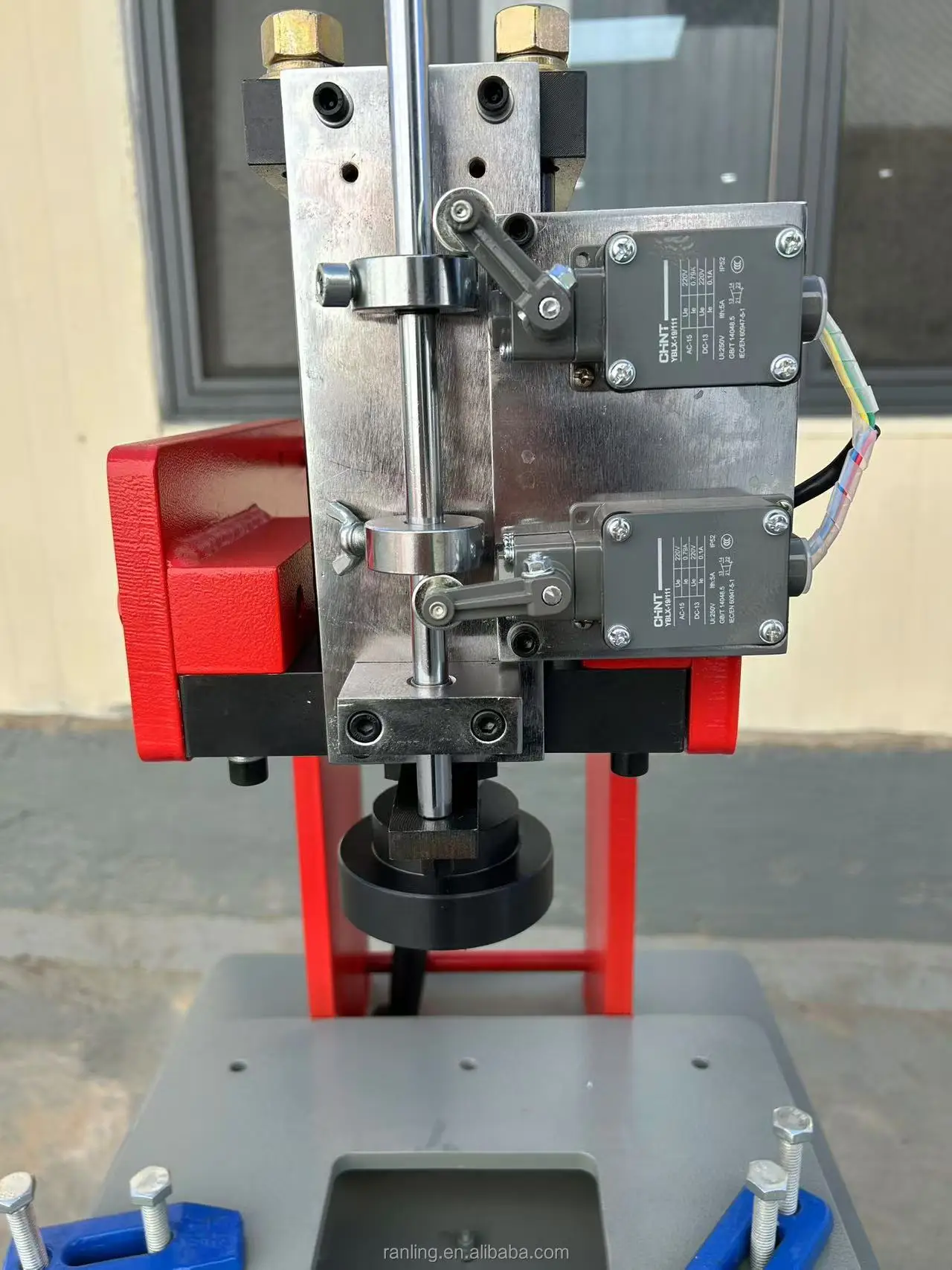 Single-station Hydraulic Manual Press for Door and Window Manufacturing Machine
