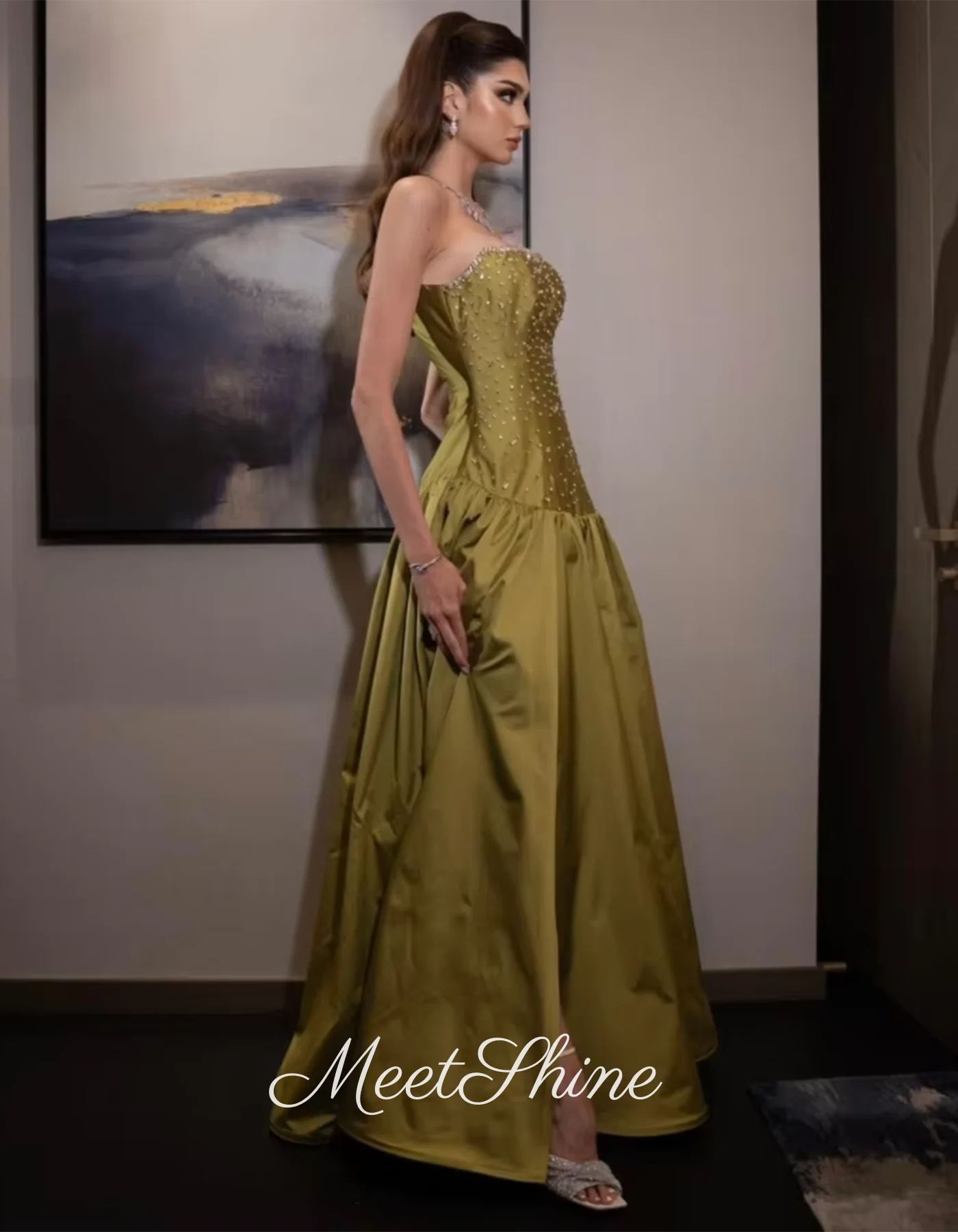 イエローイブニングパーティードレススパンコールフロアレングスストラップレスウエディングドレスクリスタルビーズカスタマイズサウジアラビアのウェディングドレス2025