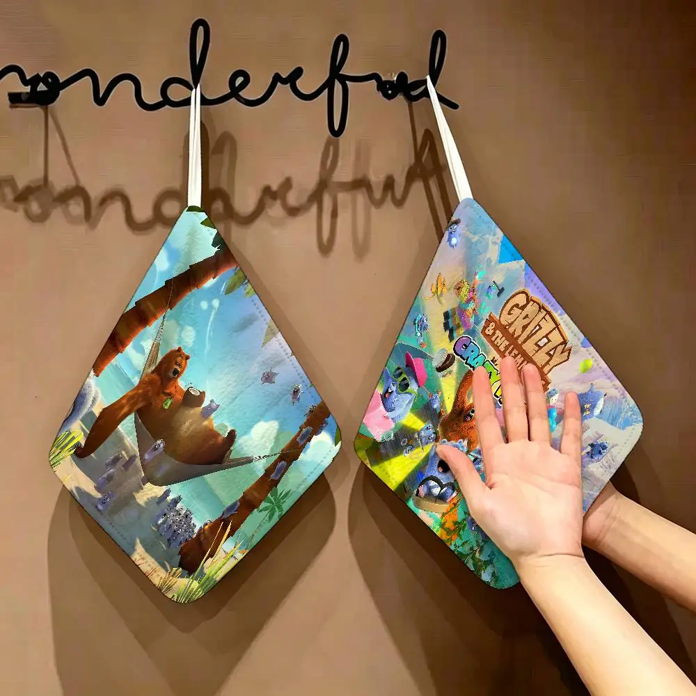 Grizzly And Lemmings Hanging Design Hand Wiping Towel, Polyester Cotton Fabric, Universal for Bathroom Kitchen