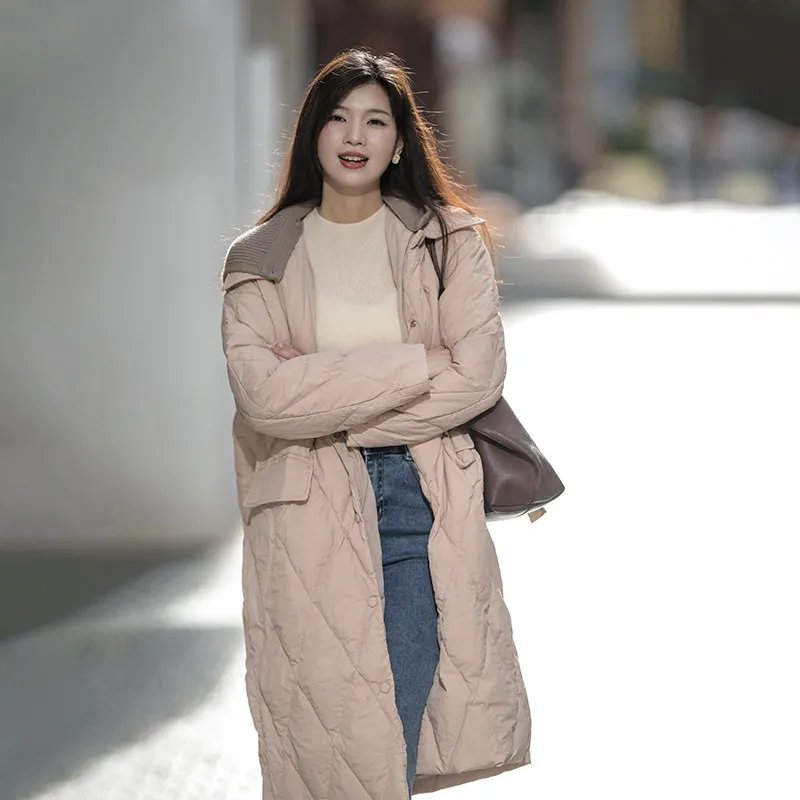 Jaqueta de Pluma Feminina Nova Outono/Inverno 2026, Jaqueta de Pluma com Capuz Tricotada Solta