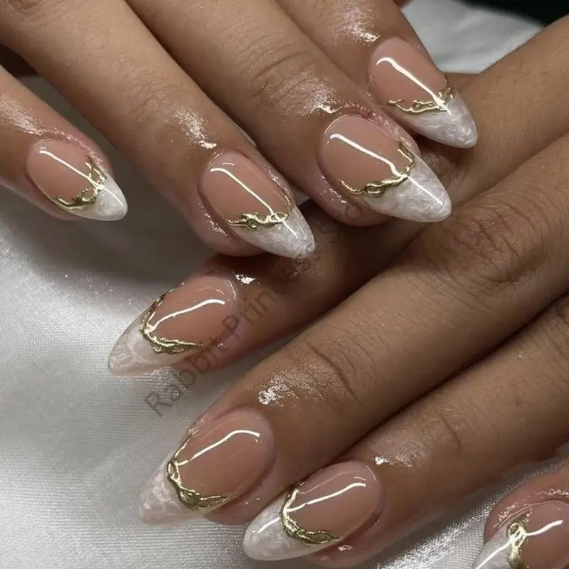 

BX0F 24 Pcs Short Almond False with Glossy Finish and 3D Gold Line Design Manicure Accesories for Elegant Art