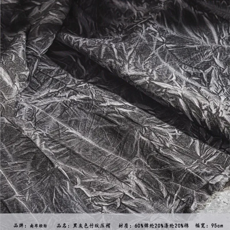 

CyThis black and gray grain pleated cotton and linen fabric is a stir-fried tie-dyed dress designed by Han clothing