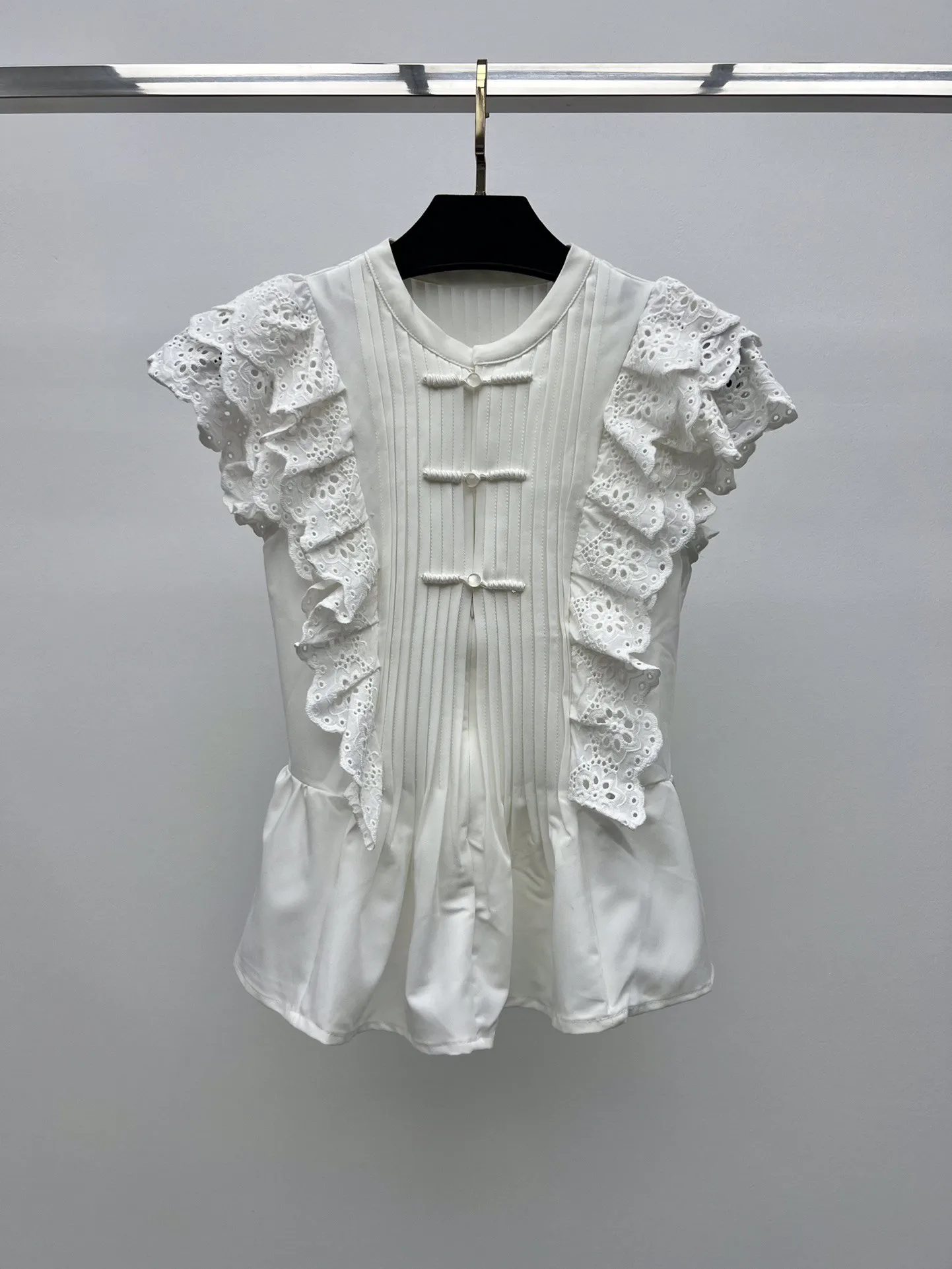 

2024 Women's Clothing buttoned lace sleeve top Spring Summer New 414