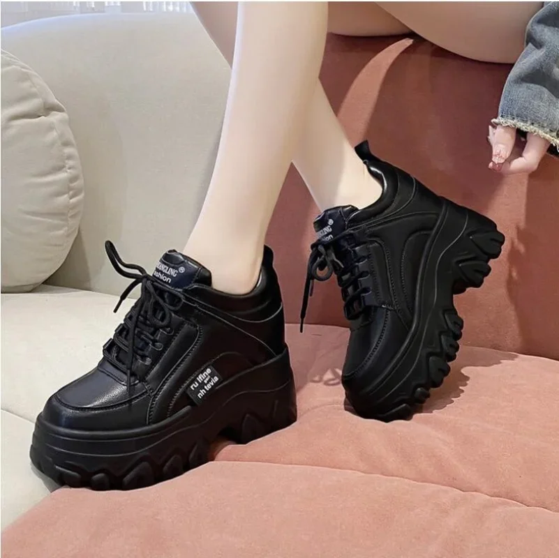 

Новые женские кожаные кроссовки на платформе, весенние кроссовки, белые туфли, уличная спортивная обувь на высоком каблуке 9 см, дышащая повседневная обувь