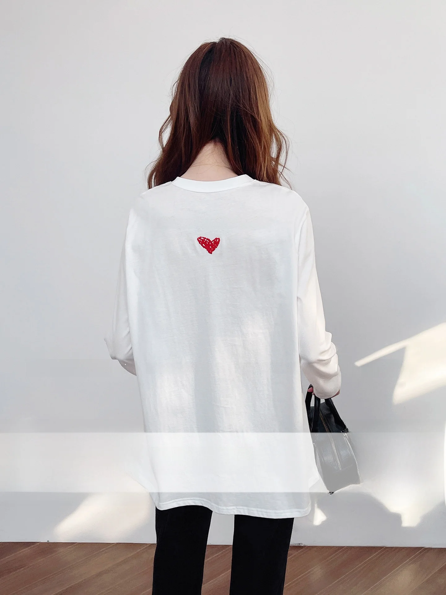 

Korean Faion Long Velvet Cotton round Ne Heavy Embroidery Letter Heart Skin-friendly Versatile Women's T-irt New Sle