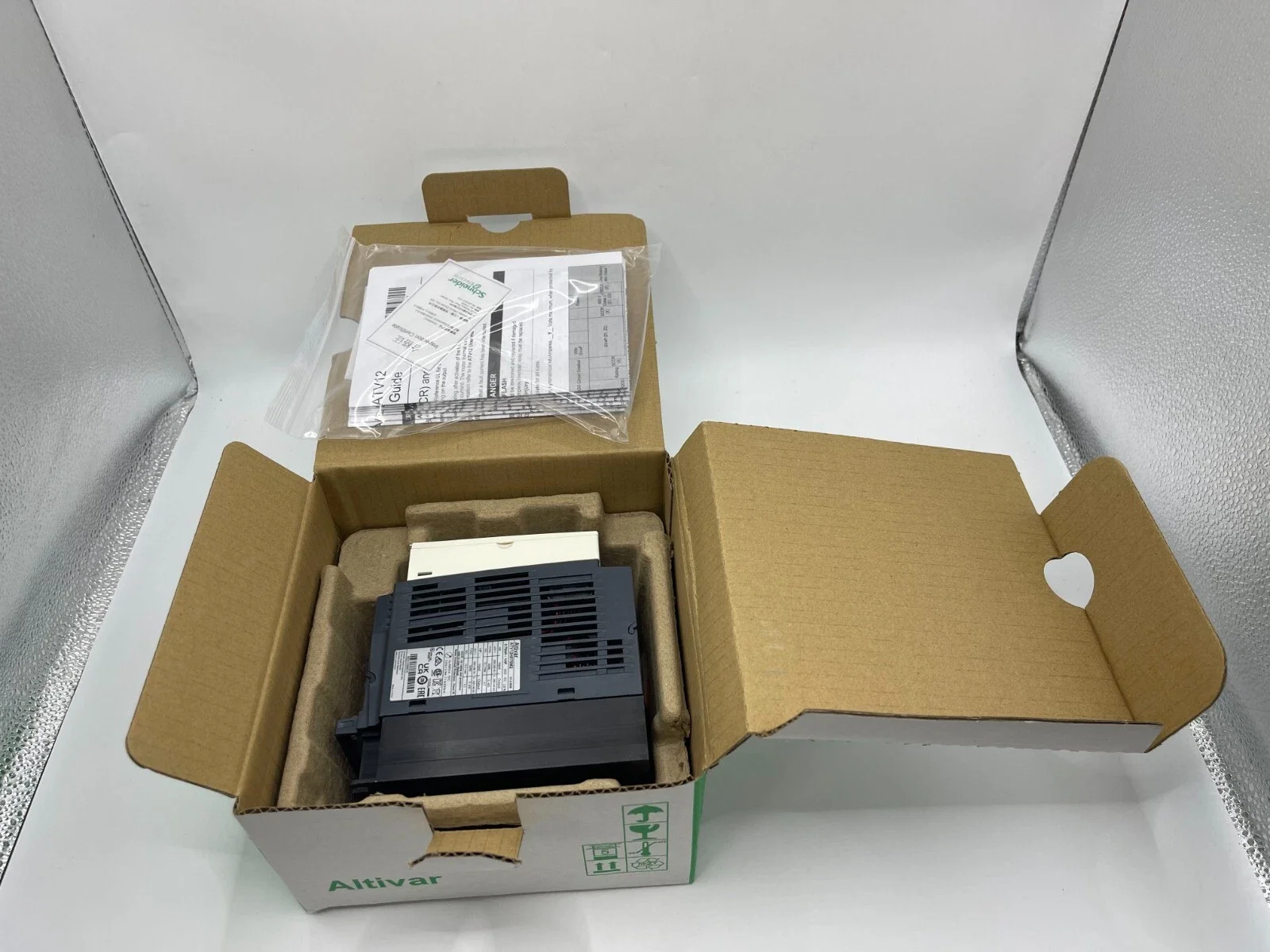Variable speed drive, Altivar 12, 0.75kW, 1hp, 200 to 240V, 1 phase, with heat sink ATV12H075M2